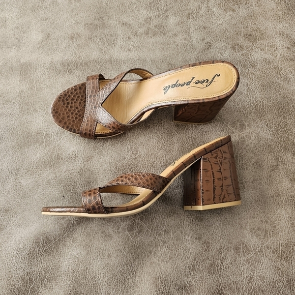 Free People Charlie V Heel Sandals - Picture 3 of 8